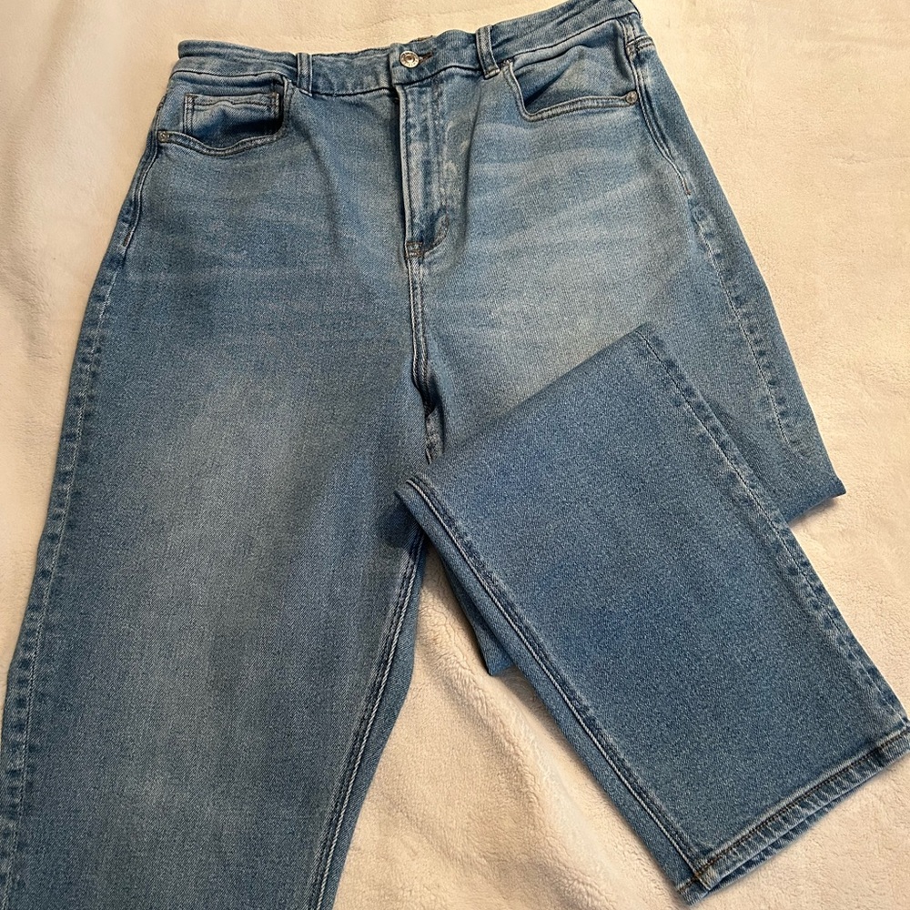 American Eagle Curvy Mom Jeans